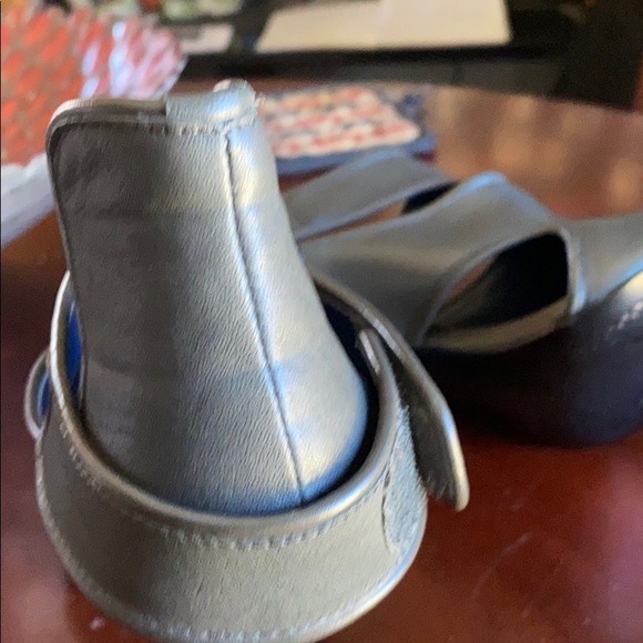 Shoes - Picture 2 of 9